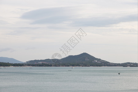 覆盖山上布满树木泰国KohSamui山KohSamui结石风景优美背景图片