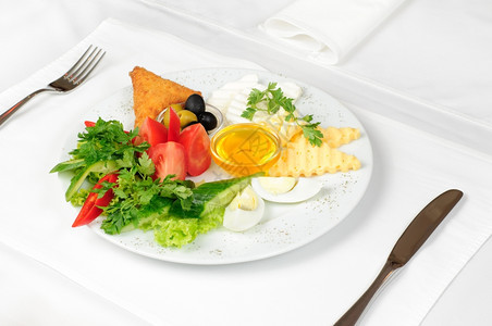 以白桌布为食用餐巾提供的浅度健康早餐白色的营养煮沸图片
