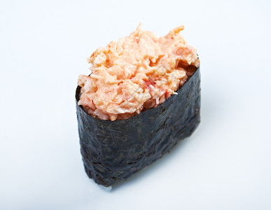 亚洲三文鱼美食日本寿司加大米和鱼虾寿司加酱片图片