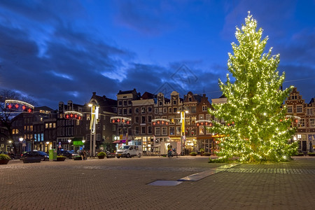 塔正方形日落时分在阿姆斯特丹的Nieuwmarkt的阿姆斯特丹圣诞节老的图片
