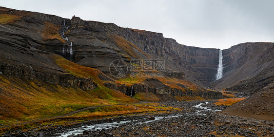 一种天冰岛东面的海尼福斯瀑布在冰岛河水瀑布中平的图片