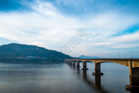 蓝色的目地游客早晨老挝日本桥占巴塞老挝背景