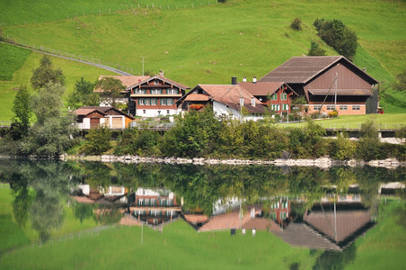 Lungerer湖瑞士景观风优美镇图片