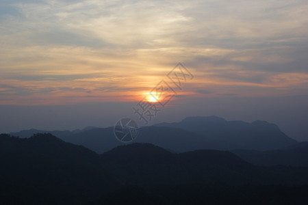 景观假期风照片美丽的日出在山上季节图片
