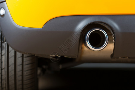 角度一辆停在橙色的汽车里运动排气行业人们图片