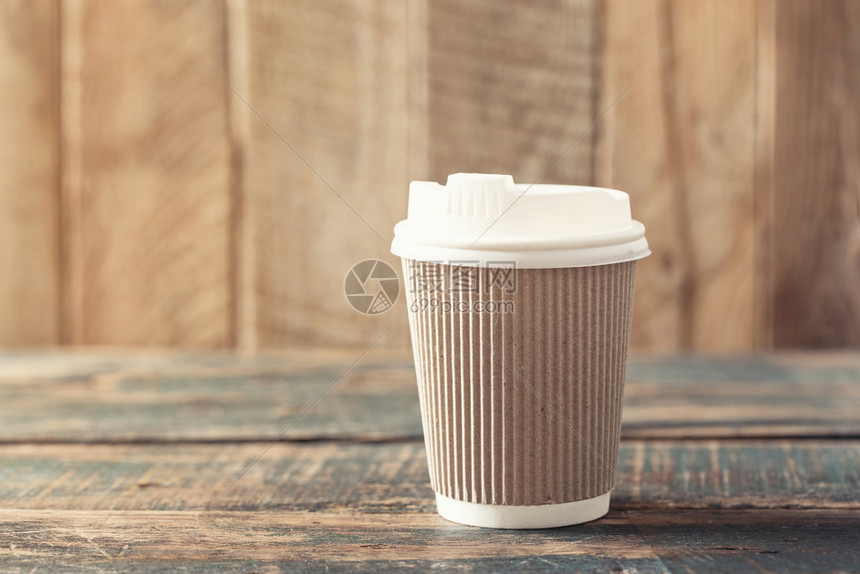 咖啡或含盖子的纸杯茶一种棕色的早晨图片