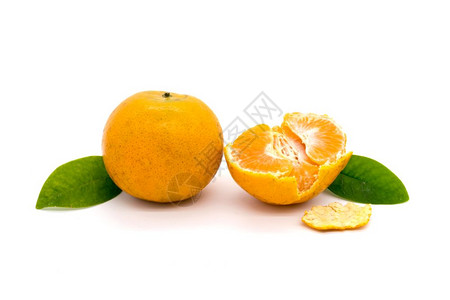 颜色饮食小吃白背景上分离的熟橘子图片