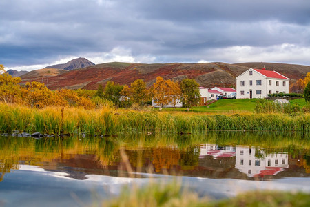 山冰岛美丽的风景冰岛自然观著名的旅游景点和白色的荒野图片