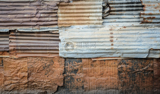 锡瓦楞纸Rusty压制的电镀钢铁墙纹身背景金属图片