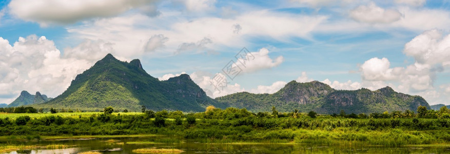 山区地貌全景在泰国阳光下观察大自然农田场地精彩的图片