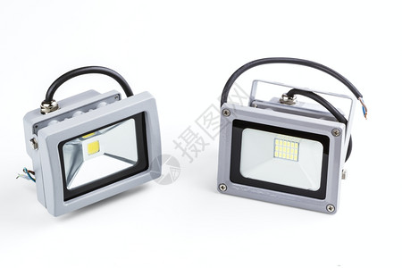 盒子LED工业探照灯在白色背景上被隔离电缆处理图片