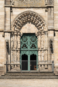 位于西班牙诺亚加利塔尔广场的圣马丁教堂外墙圣马丁教堂历史塔帕尔外部的图片
