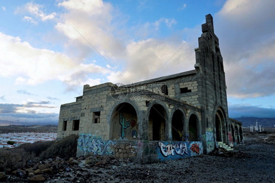 建造著名的利普拉村被遗弃的教堂图片