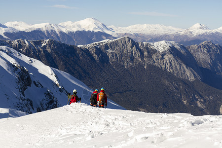 冬季登山者图片