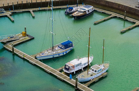 在荷兰泽港典型的达奇船维利辛根码头美丽的风景之水降落海图片
