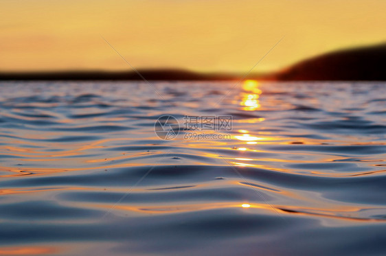 水地平线俄罗斯海上日落岸出上落图片