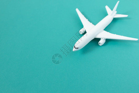 航空模型平面用糊彩色背景的飞机有创造力技术图片