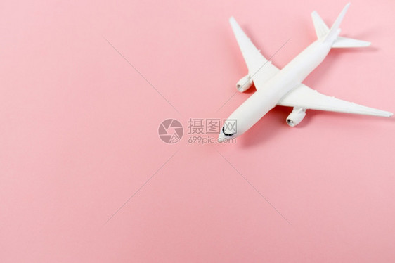 翅膀旅行运输模型平面用糊彩色背景的飞机图片