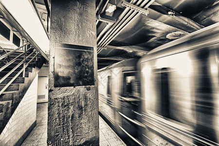 城市的地铁配有快速移动的火车城市地铁配有快速移动的火车联盟门户14图片