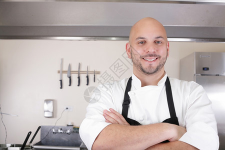 成人专业厨师微笑的肖像制服美食图片