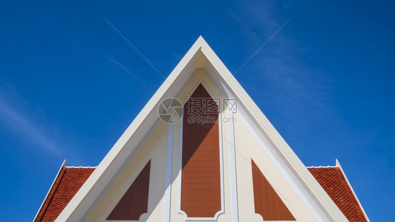 木制的棕色蓝天空背景下泰国传统展馆顶上可找到的屋低角度视图正面图片