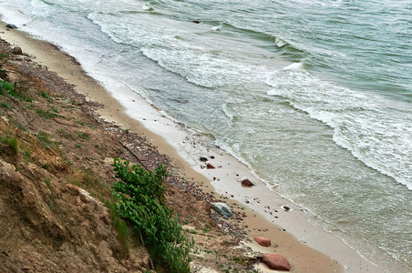 天线陡峭的海岸杂草丛生的海岸波罗沿陡峭杂草丛生的海岸多岩石欧洲图片