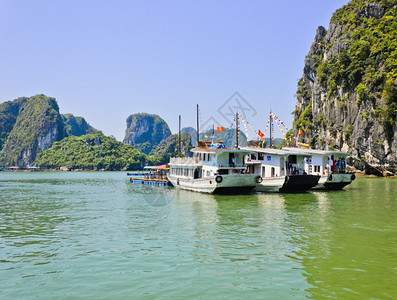 山哈隆湾旅游船风景优美水图片