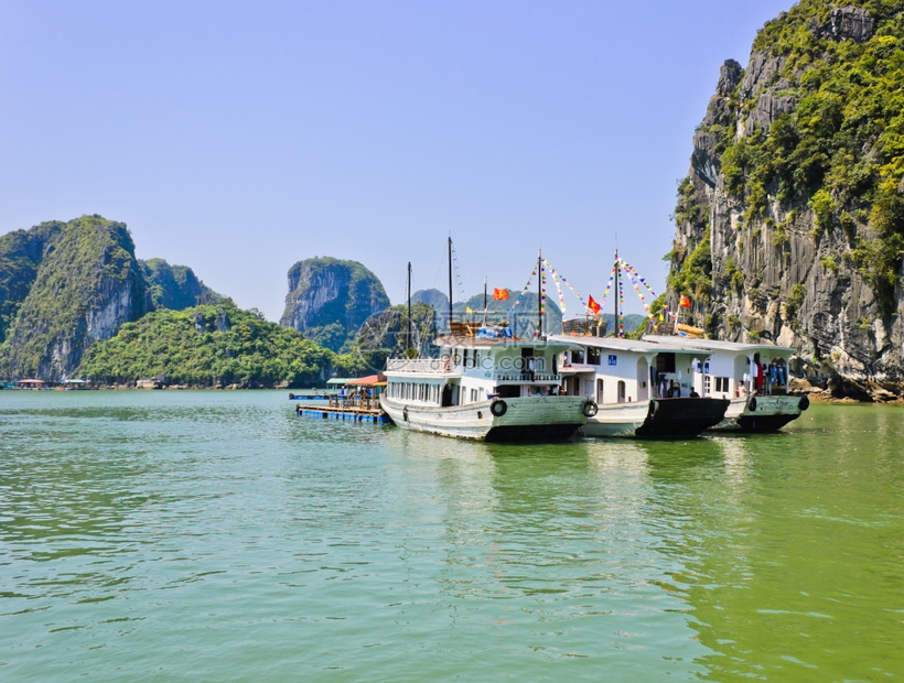 山哈隆湾旅游船风景优美水图片