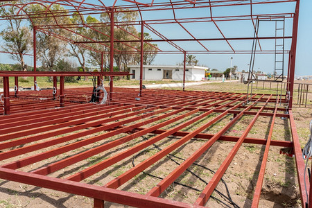 在建筑工地钢铁结构正在建造之中筑学安全屋顶图片