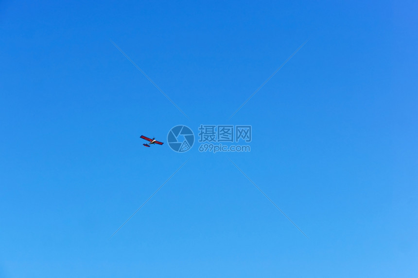 空中滑翔机小飞在蓝天翱翔小飞机在蓝天翱翔运动旅行俄罗斯图片