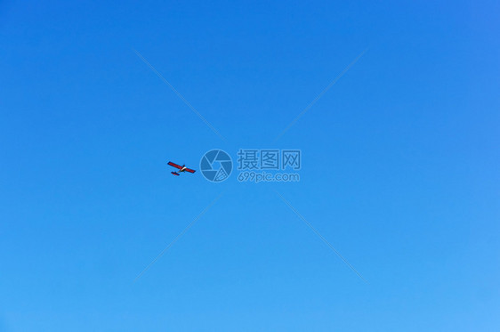 空中滑翔机小飞在蓝天翱翔小飞机在蓝天翱翔运动旅行俄罗斯图片