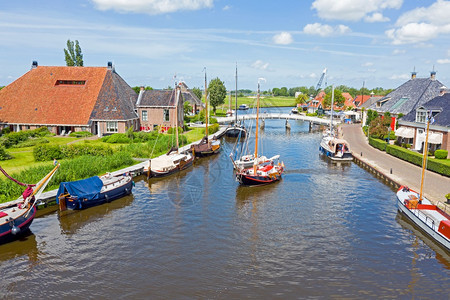 旅行传统的水来自荷兰弗里斯Gaastmeer村的空中飞机图片