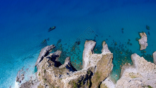 全景夏季卡拉布里亚从天而来的意大利海岸线空中观察户外路背景图片