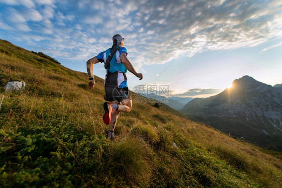 ZorzoneSerina意大利塞里纳2019年月日欧洲天马拉松锦标赛爬坡道男人反抗图片