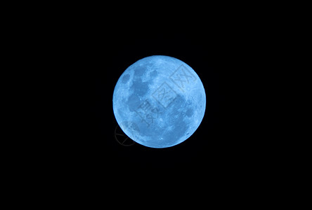 深夜的蓝色满月细节神秘明亮的图片