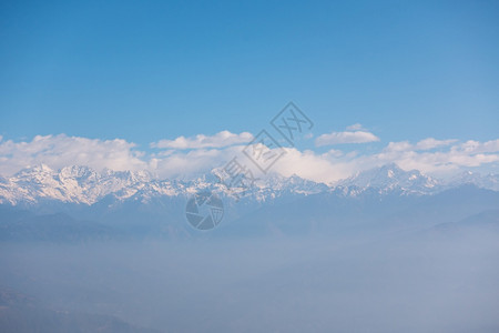 尼泊尔云中喜马拉雅山岩石公园风景图片