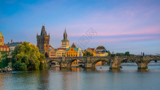 布拉格市下捷克旧城风景世界旅行概念见光和世界旅行夜晚假期历史图片