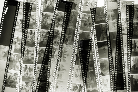 光背景的旧电影堆叠卷空白的老图片