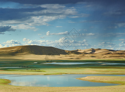 景观DurgenNuur湖的蒙古Els沙丘洪戈尔亚洲人图片