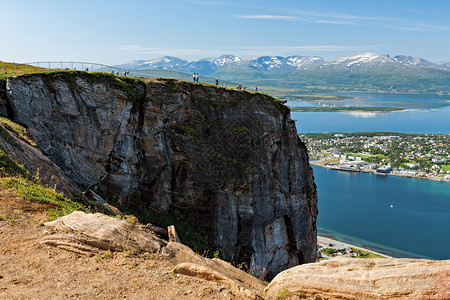 峡湾天线挪威Tromso山的脉景色以及挪威Tromso山峰景象见过图片
