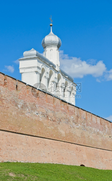 白色的银俄罗斯诺夫哥德克里姆林宫圣索菲亚大教堂的贝尔弗里老图片