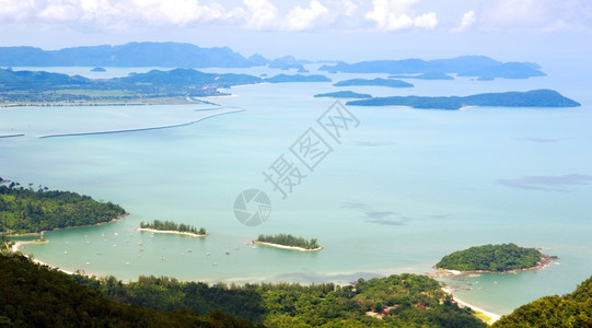 水平的从海岸线和热带岛屿高处的景象马来西亚图片