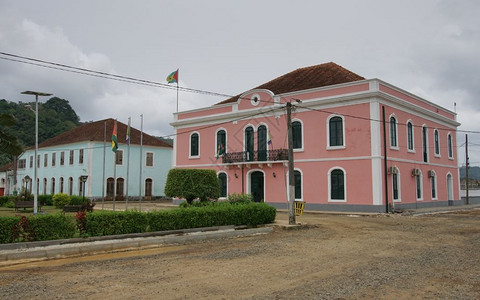 建成外部的撒哈拉以南圣多美和普林西比圣多美和普林西比岛圣安东尼奥市政厅图片