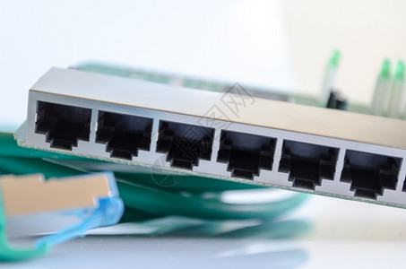 工业的绿色网络电缆并开通白色关联引脚图片