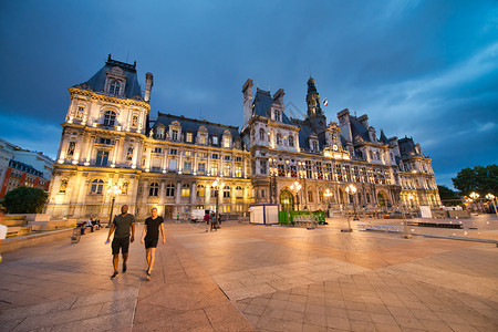 文化巴黎2014年6月酒店deVille在晚上与游客巴黎每年吸引30万人历史图片