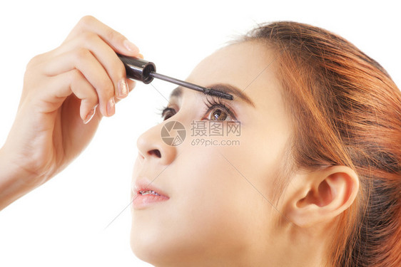 感肉欲年轻亚洲女在白种背景被孤立的长眼睫毛上涂抹面纱制作图片