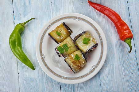 饮食香菜烹饪BadrijaiNigvzit格鲁吉亚食品茄子切片煮胡桃醋和香料糊在茄子切片上图片