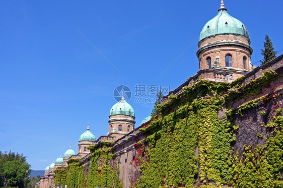 克罗地亚萨格勒布Mirogoj广场纪念碑建筑拱廊宗教的克罗地亚语图片