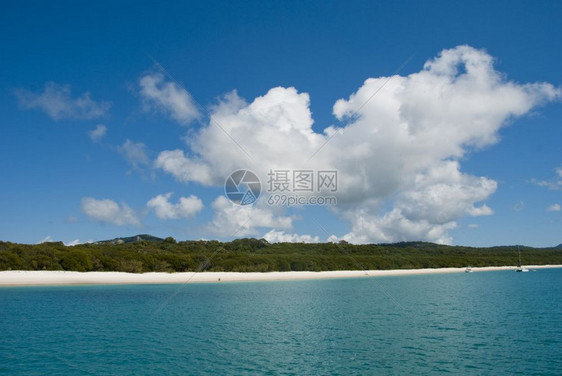 澳大利亚圣灵降临节白色的Whitsunday群岛白港海滩的景色令人惊艳图片