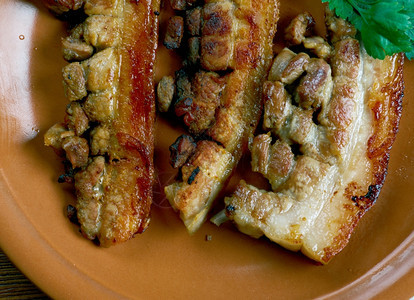 奇查龙油炸罗内斯Chicharron盘子一般包括炸猪肉肚子或烤皮图片